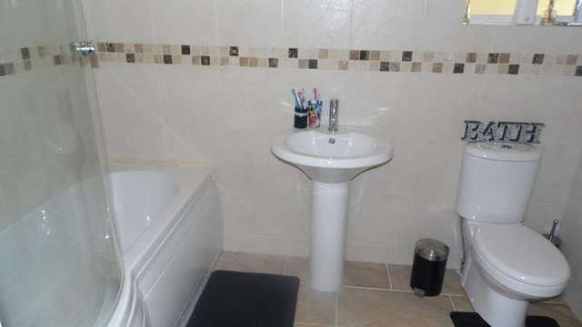  Image of 3 Bedroom Detached for sale at Daws Heath Road  Rayleigh, SS6 7QY