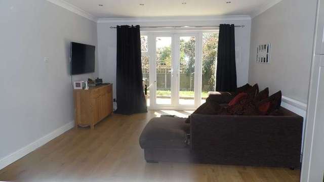  Image of 3 Bedroom Detached for sale at Daws Heath Road  Rayleigh, SS6 7QY