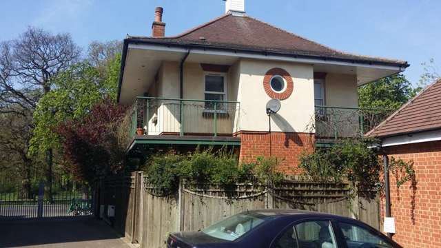  Image of 3 Bedroom Detached to rent at Fishers Close Streatham London, SW16 1JN