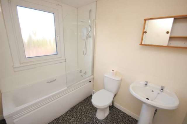  Image of 2 Bedroom Flat to rent at Glebe Avenue  Dunoon, PA23 8DA