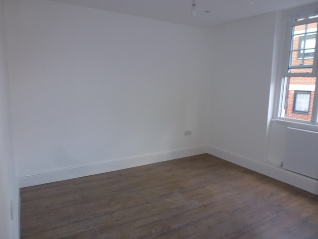  Image of 4 Bedroom Flat to rent at Greatorex Street  London, E1 5NF
