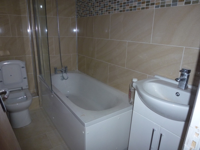 Image of 4 Bedroom Flat to rent at Greatorex Street  London, E1 5NF