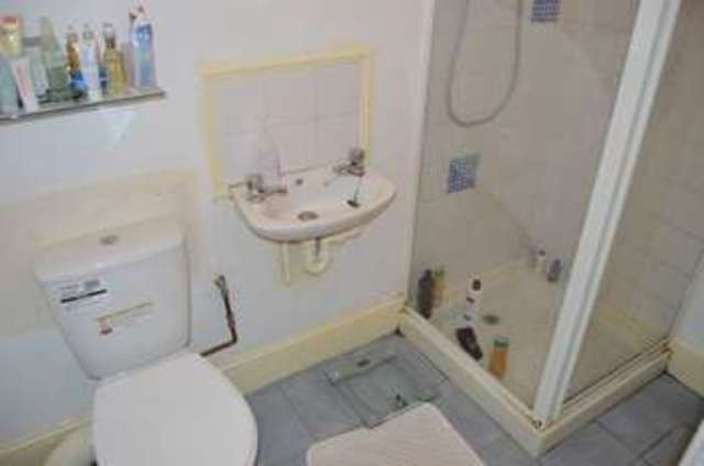  Image of 1 Bedroom Flat for sale at High Street  Shanklin, PO37 6JJ
