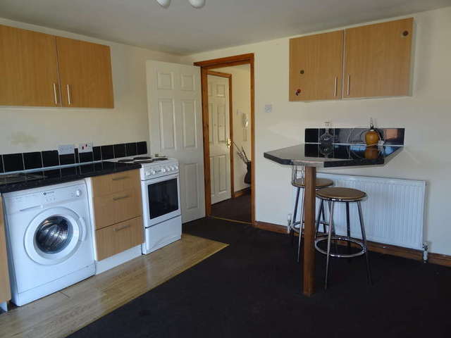  Image of 1 Bedroom Flat to rent at Leeds West Yorkshire, LS7 4ED
