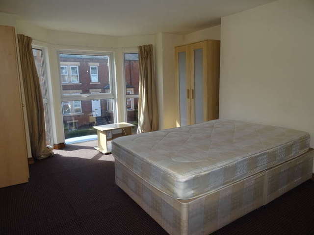  Image of 1 Bedroom Flat to rent at Leeds West Yorkshire, LS7 4ED
