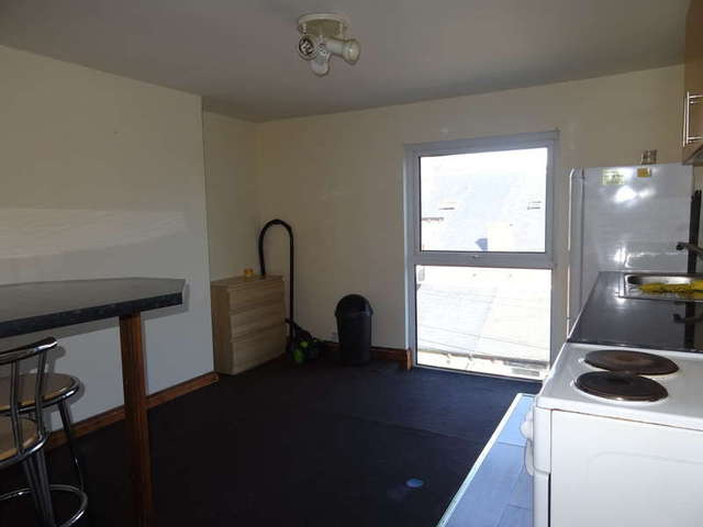  Image of 1 Bedroom Flat to rent at Leeds West Yorkshire, LS7 4ED