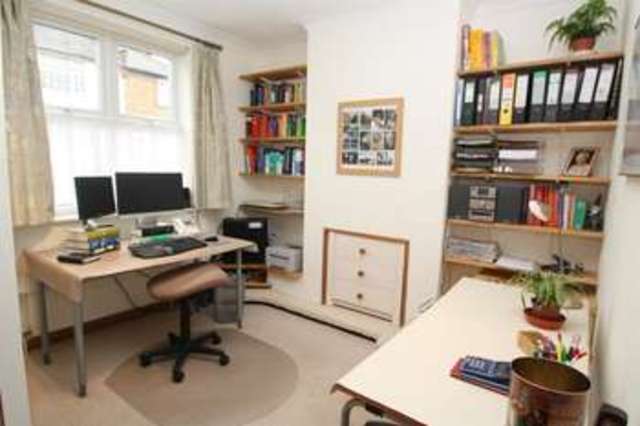  Image of 2 Bedroom Property to rent at Hillside Grove London London, N14 6HE