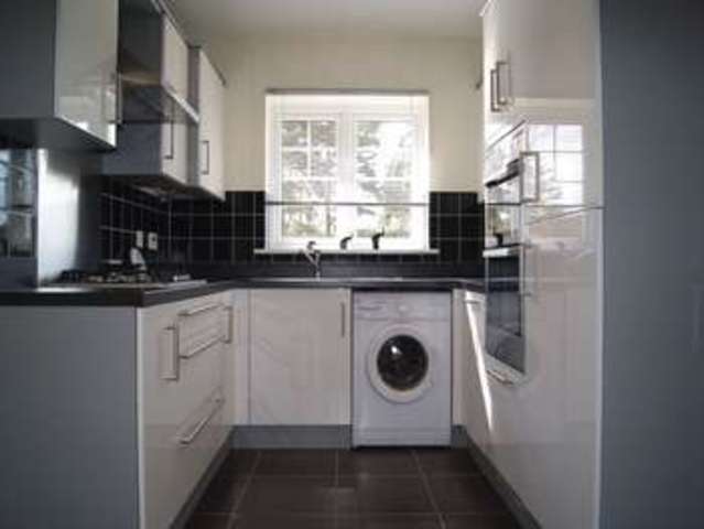  Image of 3 Bedroom Detached to rent at Finchampstead Wokingham Finchampstead, RG40 3EZ