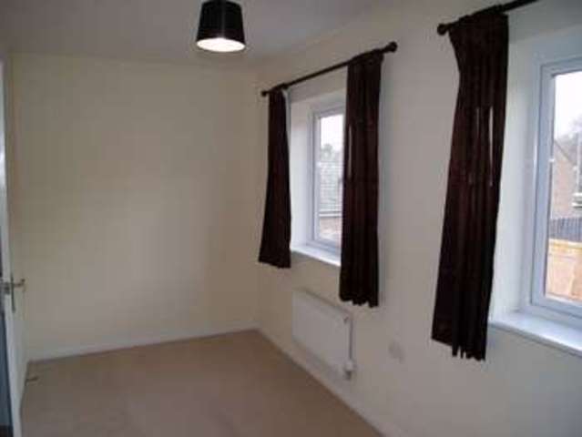  Image of 3 Bedroom Detached to rent at Finchampstead Wokingham Finchampstead, RG40 3EZ