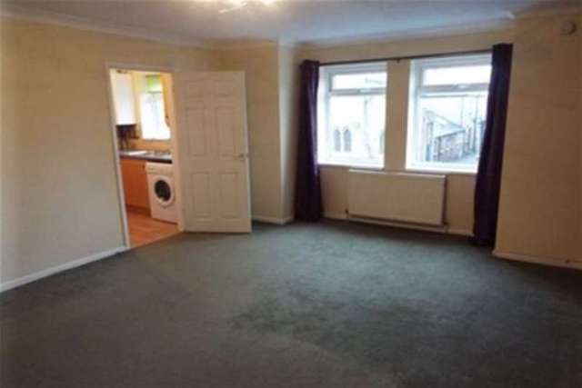  Image of 2 Bedroom Flat to rent at Poole, BH12 2AG
