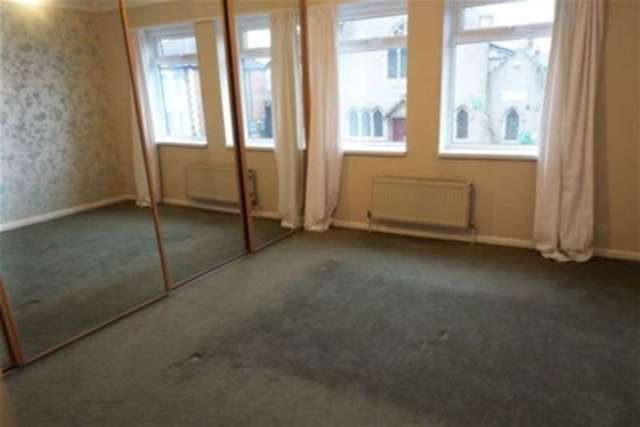  Image of 2 Bedroom Flat to rent at Poole, BH12 2AG