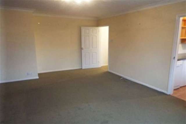  Image of 2 Bedroom Flat to rent at Poole, BH12 2AG