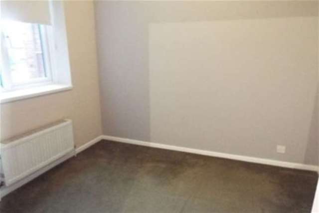  Image of 2 Bedroom Flat to rent at Poole, BH12 2AG