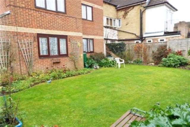  Image of 2 Bedroom Flat to rent at Poole, BH12 2AG