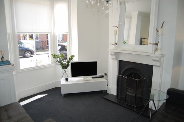  Image of 2 Bedroom Terraced to rent at Limes Road Tettenhall Wolverhampton, WV6 8RB