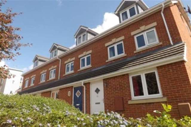  Image of 2 Bedroom Maisonette to rent at Havant, PO9 5AU