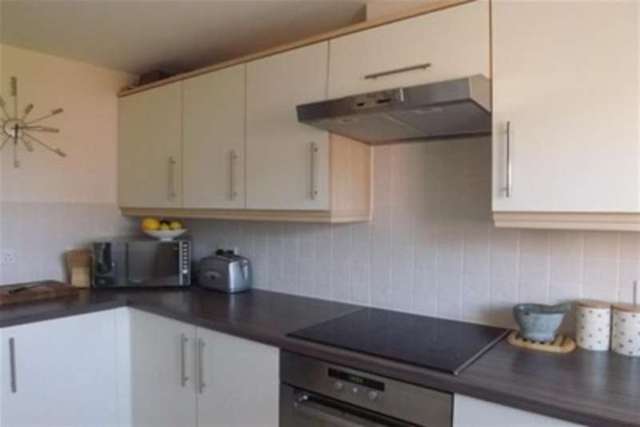  Image of 2 Bedroom Maisonette to rent at Havant, PO9 5AU