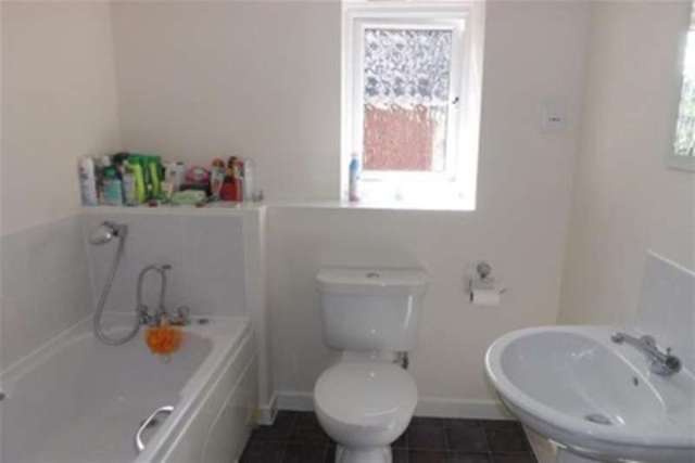  Image of 2 Bedroom Maisonette to rent at Havant, PO9 5AU