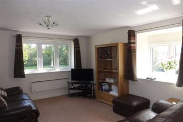  Image of 2 Bedroom Maisonette to rent at Havant, PO9 5AU