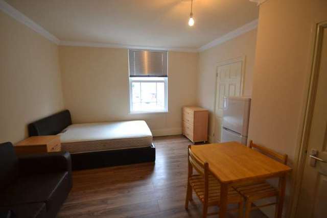  Image of Studio to rent at London Road  Reading, RG1 5DD
