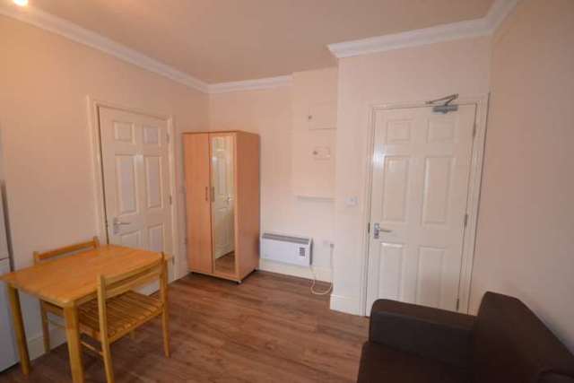  Image of Studio to rent at London Road  Reading, RG1 5DD
