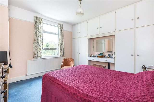  Image of 3 Bedroom Detached for sale at London  Hither Green, SE13 5QW