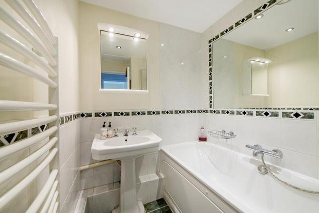  Image of 2 Bedroom Flat to rent at Millbank Court  24 John Islip Street, SW1P 4LG
