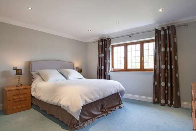  Image of 4 Bedroom Detached for sale at Newfield Road Sonning Common Reading, RG4 9TB