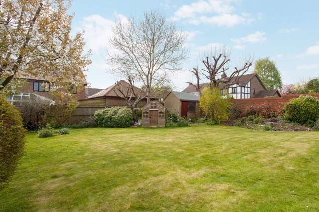  Image of 4 Bedroom Detached for sale at Newfield Road Sonning Common Reading, RG4 9TB