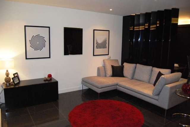  Image of Flat to rent at Canary Wharf, E14 9HJ