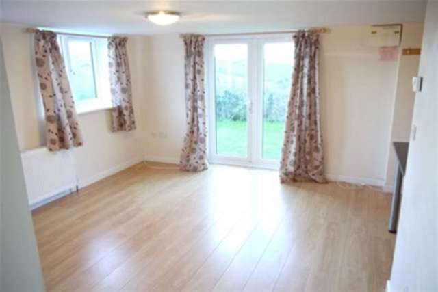  Image of 1 Bedroom Flat to rent at Truro, TR2 4LS