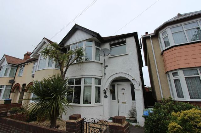  Image of 3 Bedroom Terraced for sale at Stanton Road Regents Park Southampton, SO15 4HE