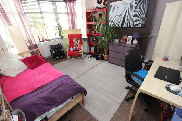  Image of 3 Bedroom Terraced for sale at Stanton Road Regents Park Southampton, SO15 4HE