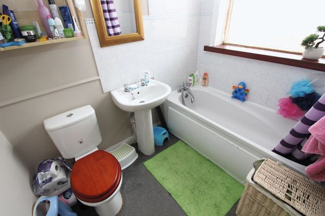  Image of 3 Bedroom Terraced for sale at Stanton Road Regents Park Southampton, SO15 4HE