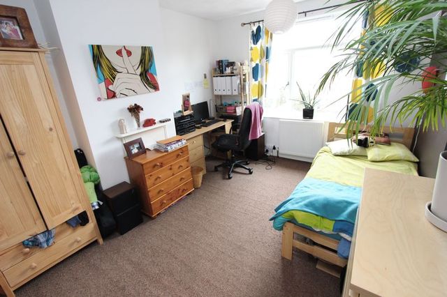  Image of 3 Bedroom Terraced for sale at Stanton Road Regents Park Southampton, SO15 4HE