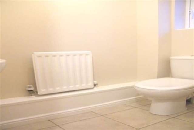  Image of 2 Bedroom Detached to rent at Chelmsford, CM1 2GA