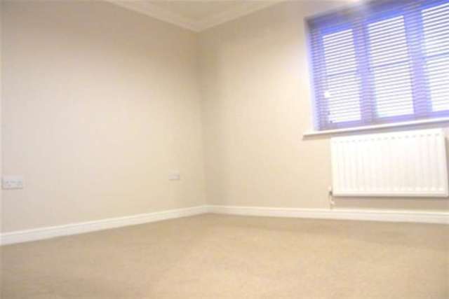  Image of 2 Bedroom Detached to rent at Chelmsford, CM1 2GA