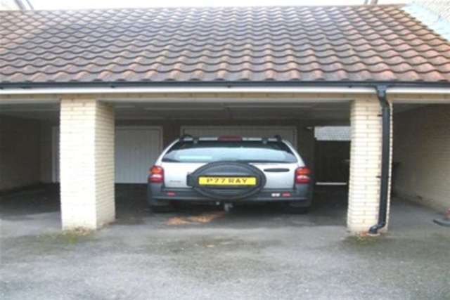  Image of 2 Bedroom Detached to rent at Chelmsford, CM1 2GA