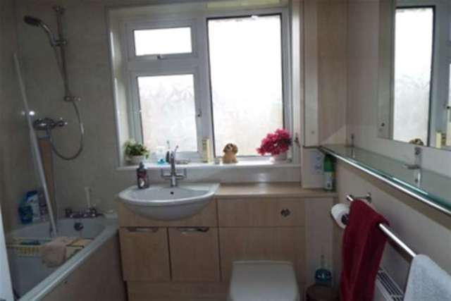  Image of 3 Bedroom Terraced to rent at Romsey, SO51 7TA