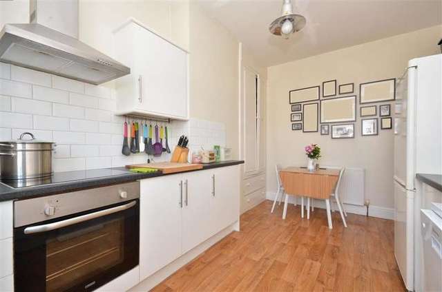  Image of 1 Bedroom Flat for sale at Portsmouth Hampshire Portsmouth, PO1 5DJ