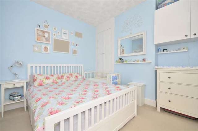  Image of 1 Bedroom Flat for sale at Portsmouth Hampshire Portsmouth, PO1 5DJ