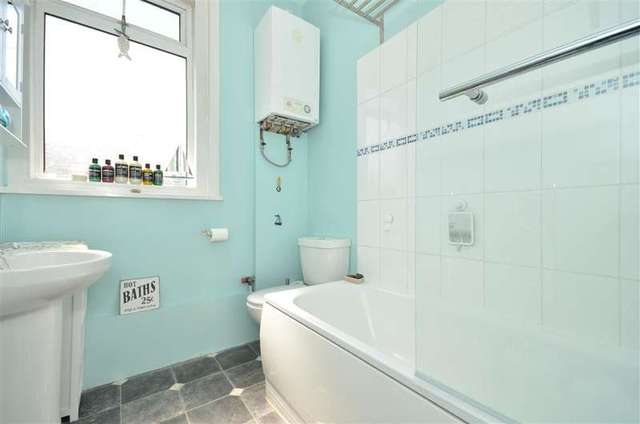  Image of 1 Bedroom Flat for sale at Portsmouth Hampshire Portsmouth, PO1 5DJ
