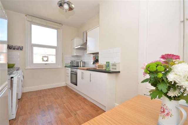  Image of 1 Bedroom Flat for sale at Portsmouth Hampshire Portsmouth, PO1 5DJ