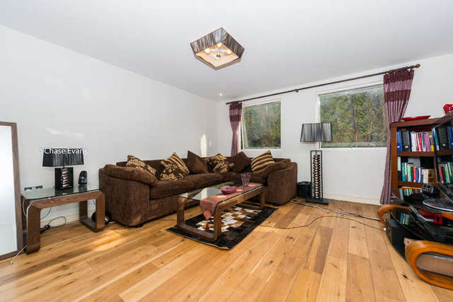  Image of 1 Bedroom Flat to rent at Greenwich, SE3 7RR