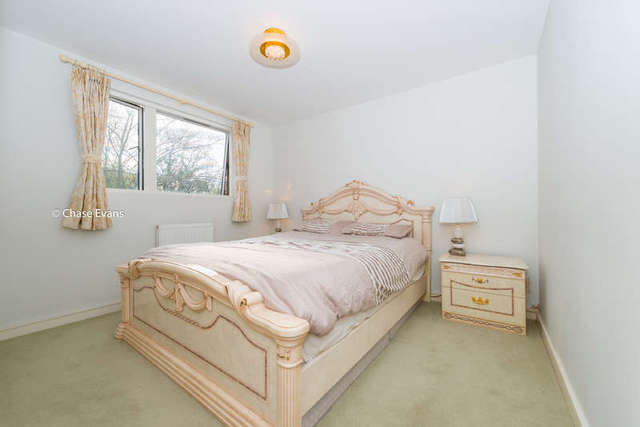  Image of 1 Bedroom Flat to rent at Greenwich, SE3 7RR