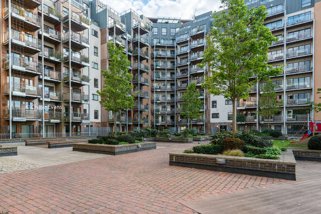  Image of 1 Bedroom Flat to rent at Greenwich, SE3 7RR
