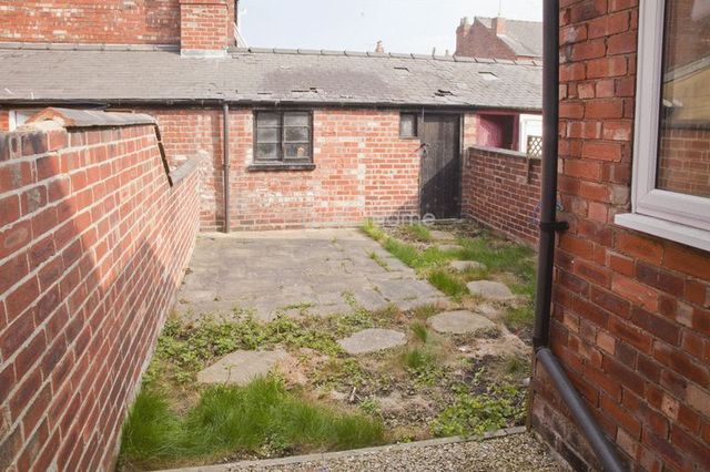  Image of 3 Bedroom Detached to rent at Sincil Bank  Lincoln, LN5 7TG