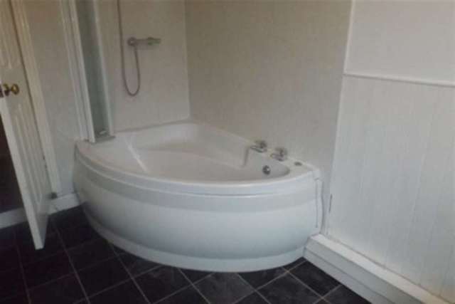  Image of 2 Bedroom Flat to rent at Castleford, WF10 4EH