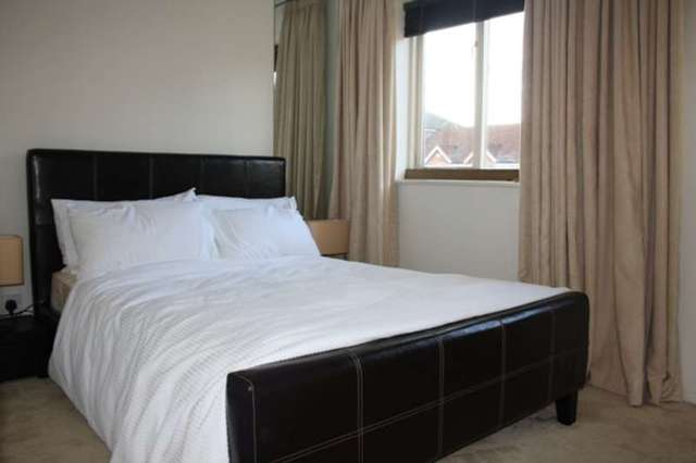  Image of 1 Bedroom Flat to rent at Docklands, E14 9XD