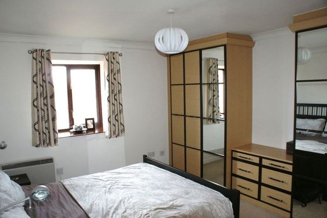  Image of 2 Bedroom Flat for sale at Polehampton Close Twyford Reading, RG10 9RP